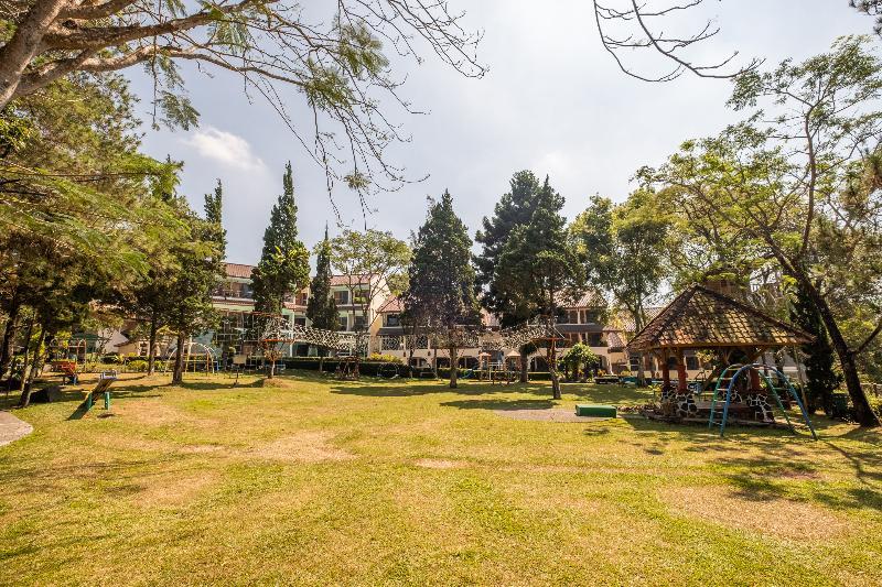 Capital O 1256 Sangga Buana Resort And Convention Hotel Cianjur Bagian luar foto